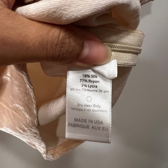 ARE YOU AM I Ayai Velvet Blush Neve T Shirt size M - Picture 6 of 7